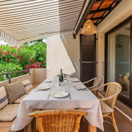 Emeraude, Vue アパート