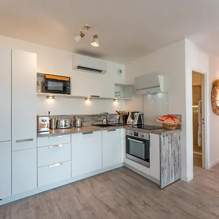 Emeraude, Vue アパート *