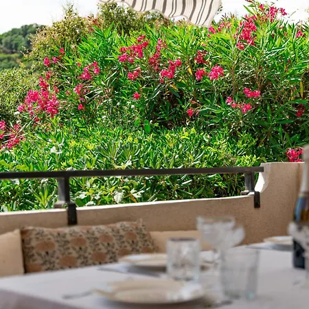 Emeraude, Vue アパート ラ・クロワ・ヴァルメ